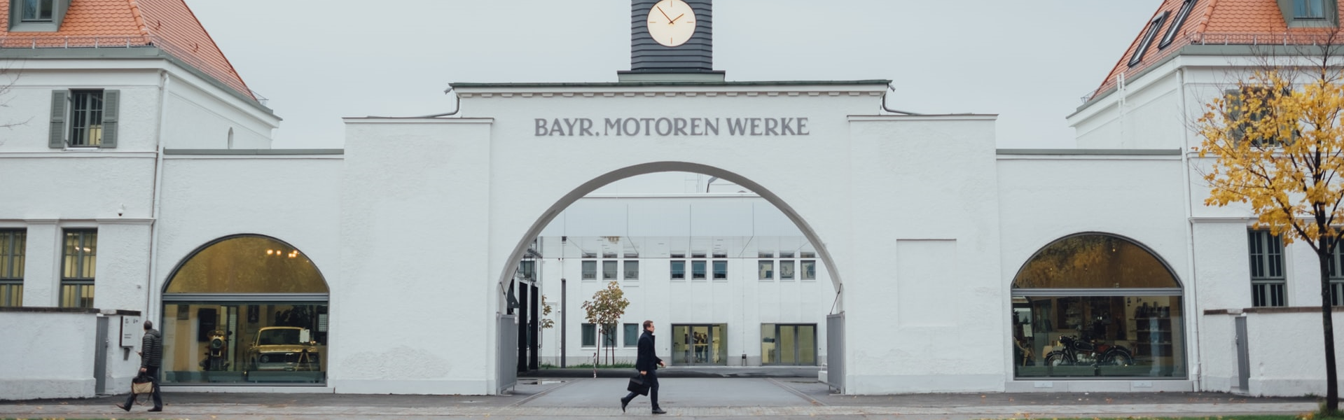 classic_image_header_Photo_by_Paul_Hanaoka_on_Unsplash_cropped